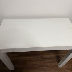 white desk 