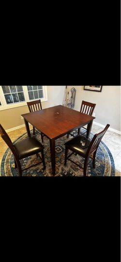 Dining room table and 4 chairs