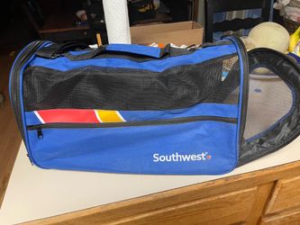 Airline pet carrier