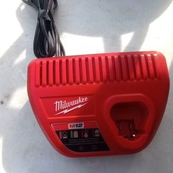 Milwaukee M12 Battery Charger 