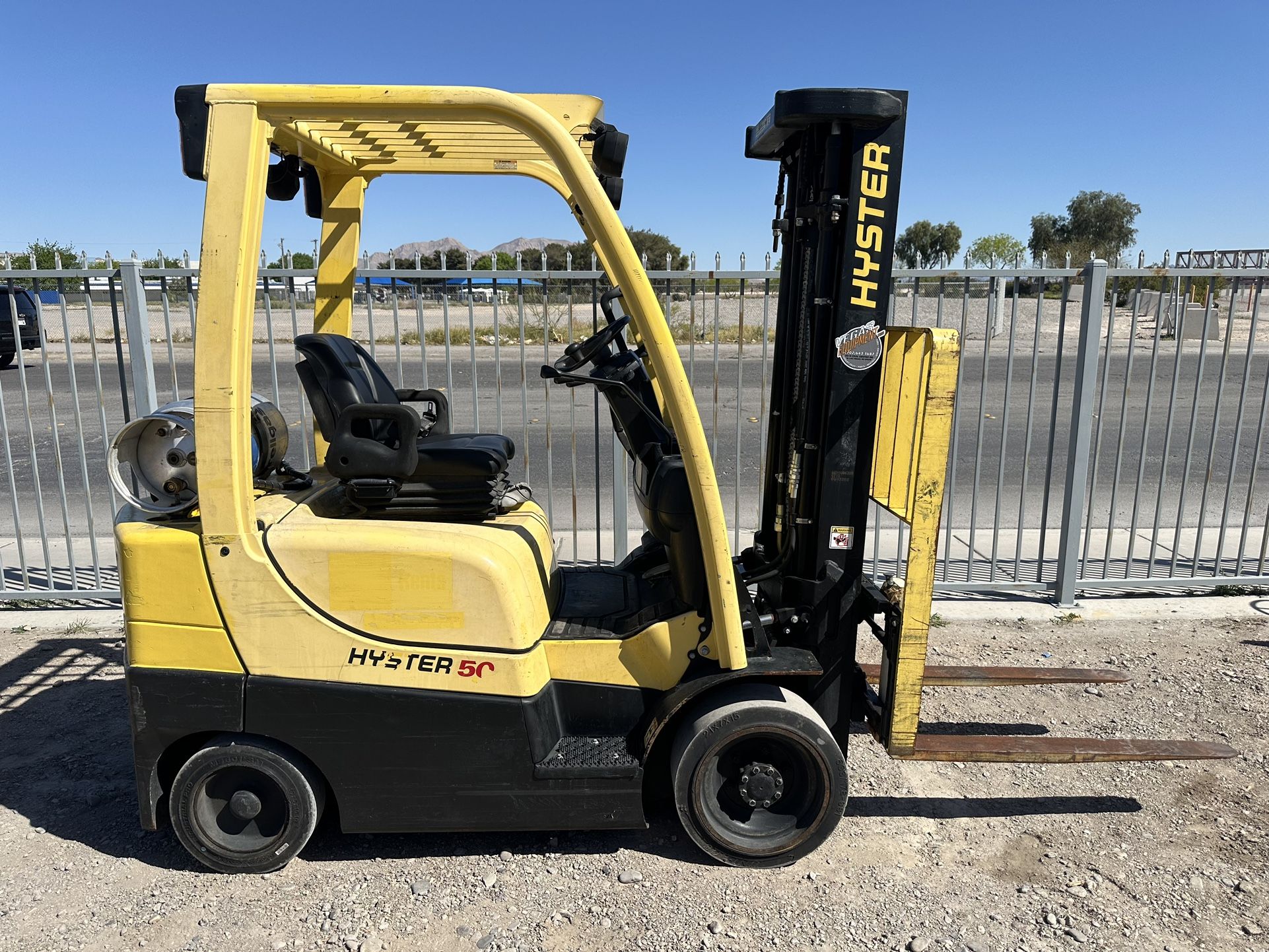 2013 HYSTER S50CT FORKLIFT - 5k Lb Cap - 3 Stage Mast