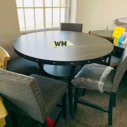 Wallace Gray/Black Round Counter Height Set / Dining table and Chairs