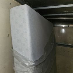 USED KING MEMORY FOAM MATTRESS