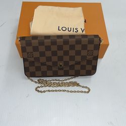 Louis Vuitton Purse, With Box And Dust Bag, Entrupy Verified, In Good Condition 