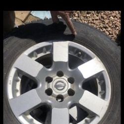 Nissan Michelin wheel and tire 225/75/16