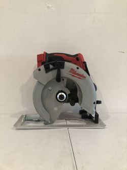 Milwaukee M18 18-Volt Lithium-Ion Brushless Cordless 7-1/4 in. Circular Saw (Tool-Only)