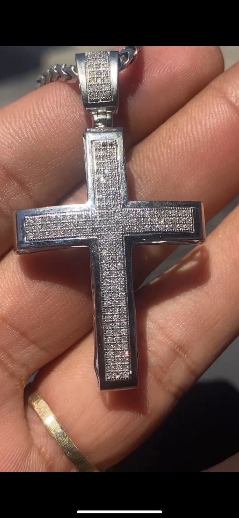 10k White Gold Pendant W Diamonds And Silver Chain