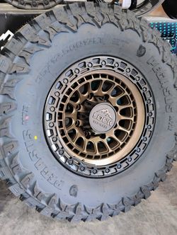 17 Inch Kmc 8 Lug With 35 12 50 17 Mt 