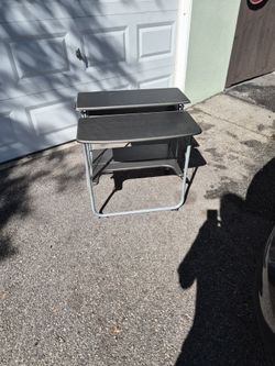 Folding desk / computer table