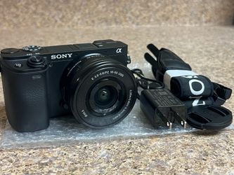 Sony a6400 w/ 16-50mm Lens (230 Shutter)