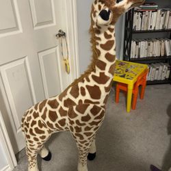 Giant Giraffe 