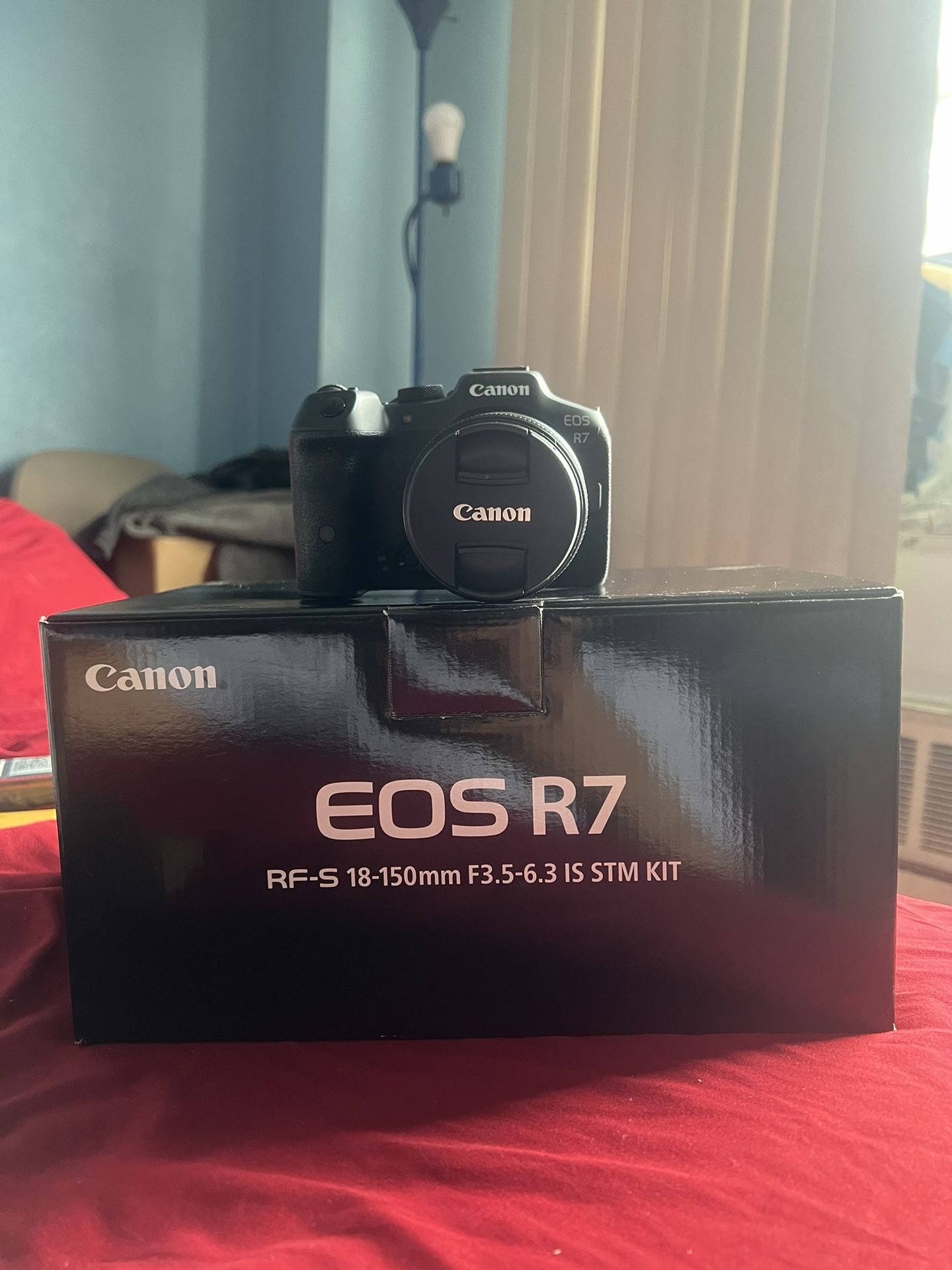 Canon EOS R7 (18-150 Kit) SLIGHTLY USED