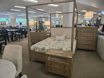 New Brown Wooden Queen/King bedroom set