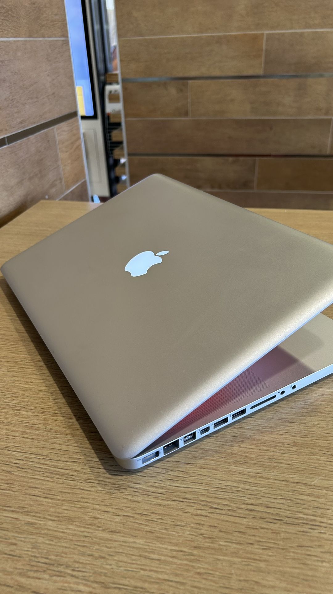 Apple MacBook Pro 15” I7/8GB/256GB SSD $180