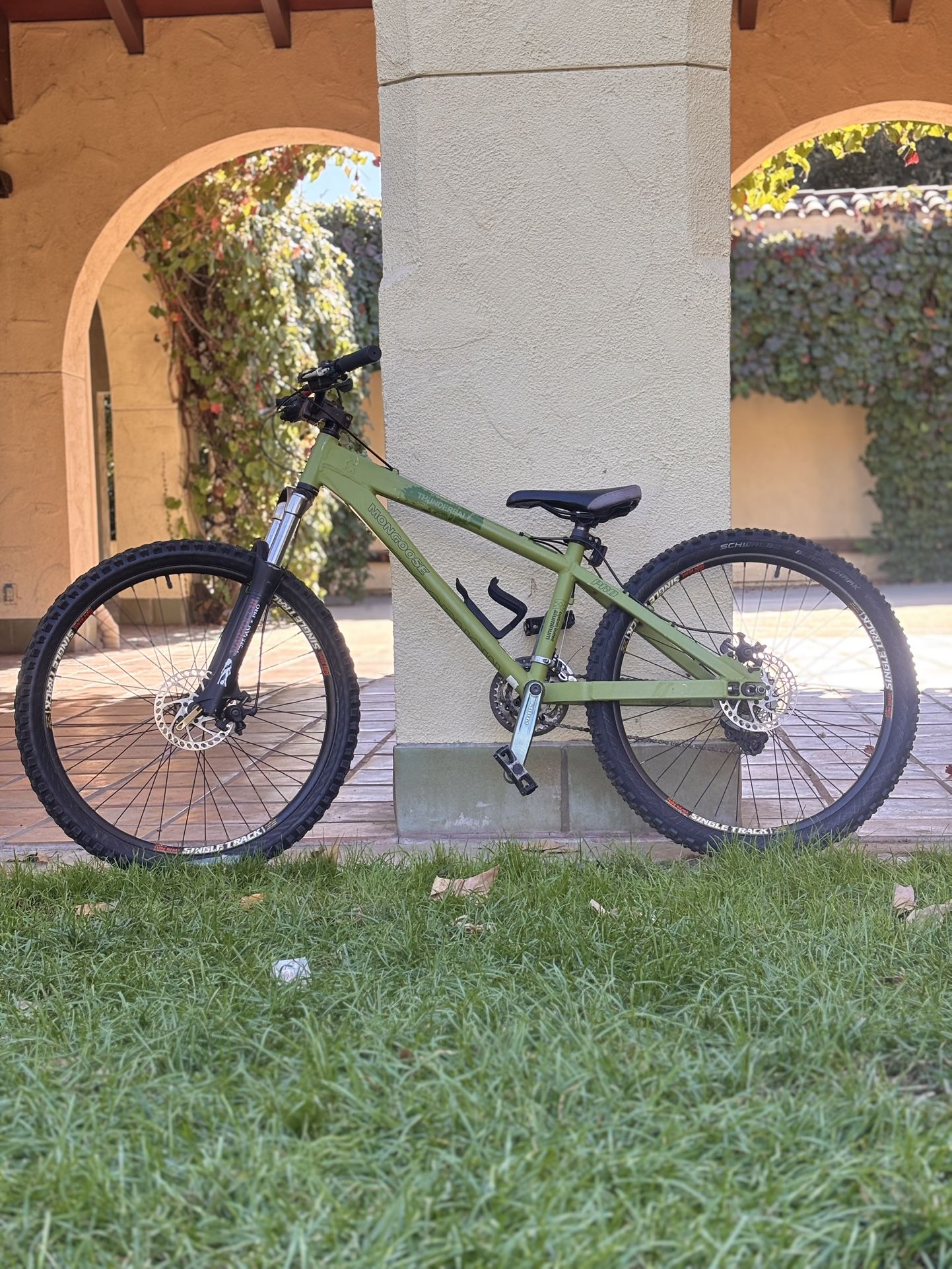 Mongoose ThunderBall Pro Mountain Bike 2007