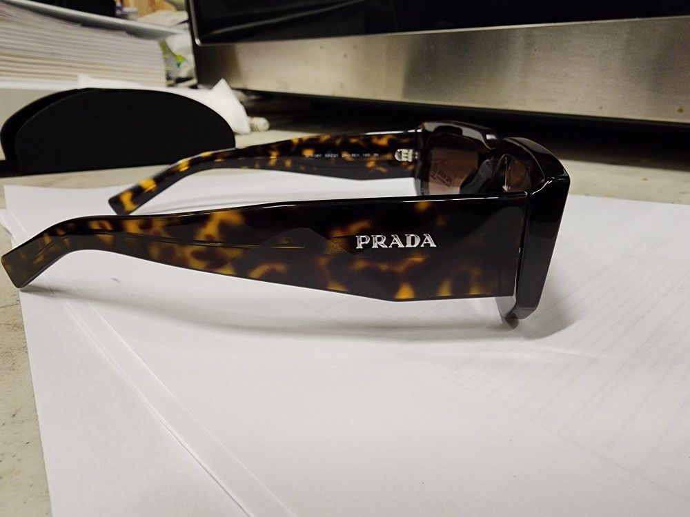New Prada Sunglasses Never Used display picture 1