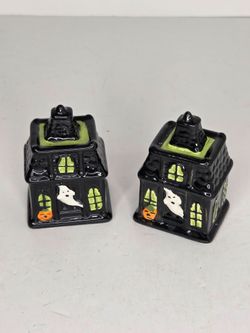 Haunted House Ceramic Salt and Pepper Shaker Halloween Set