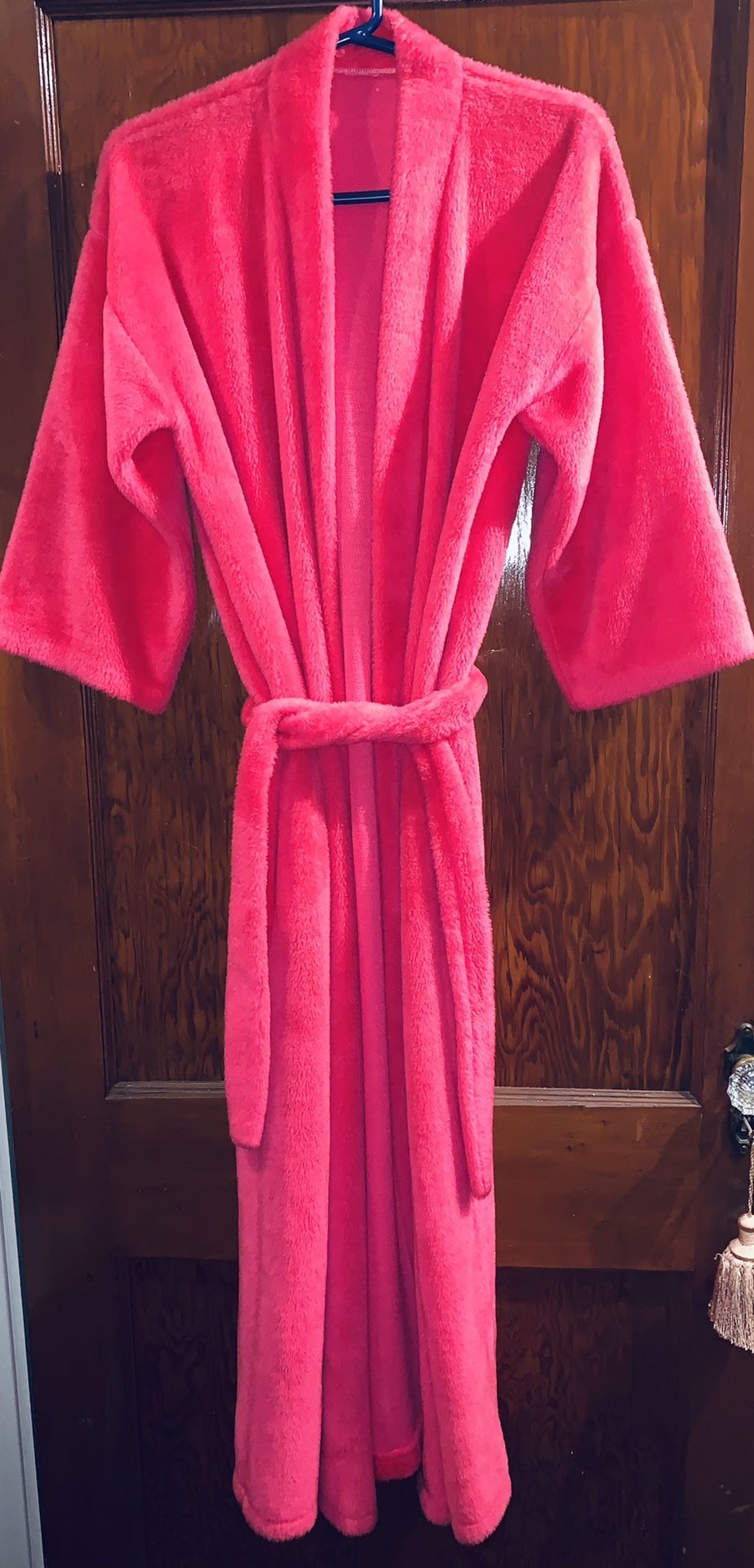 Ladies HOT PINK PLUSHY ROBE 22 “ Shoulders x 56 “ LENGHT inside Ties One Pocket Very Soft Open Box Unused