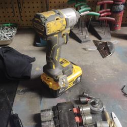DeWalt  Brushless XR Drill Driver With 20 Volt 6AH Battery