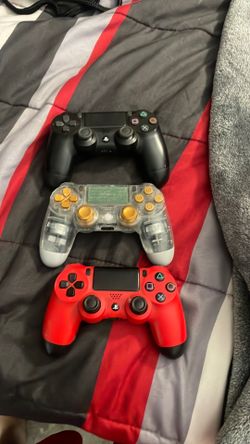 3 ps4 controllers