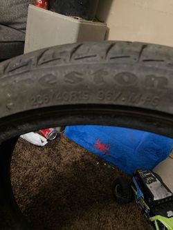 Firestone Tire in great condition size 235/40R19