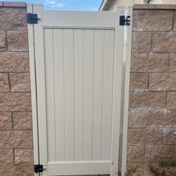 Vinyl Gate