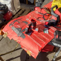 Center
Milwaukee
M12 FUEL 12V Lithium-Ion Brushless Cordless 3 in. Cut Off Saw (Tool-Only)