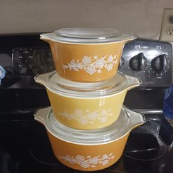 Tupperware 4 Qt. LARGE Bowl 1834 With Domed Lid 1865 Fuchsia for Sale in  San Jose, CA - OfferUp