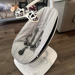 Gently Used - 4moms MamaRoo Multi-Motion Baby Swing, Bluetooth Enabled with 5 Unique Motions, Grey