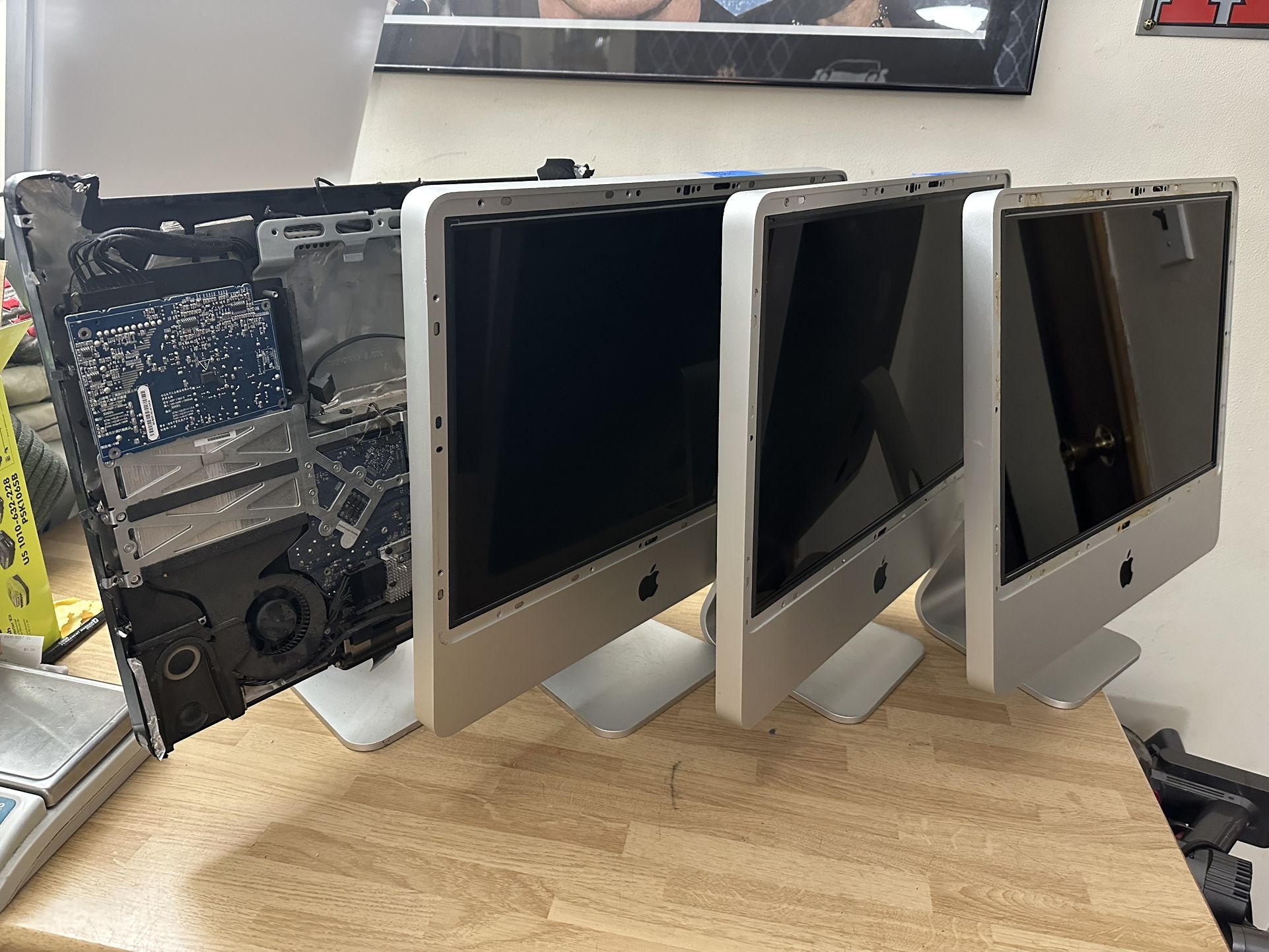 LOT OF 4 - APPLE iMACS 20" - A1224 - POWER ON - FOR PARTS