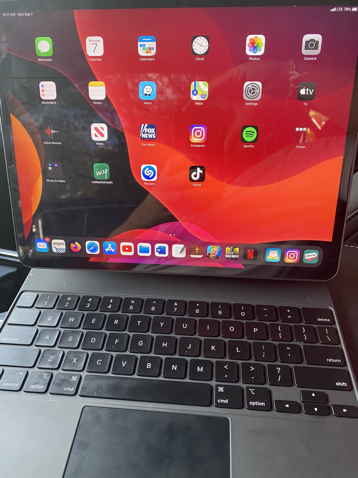 2020 Apple IPad Pro 12.9 inch with Magic Keyboard