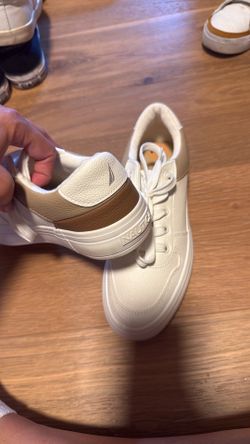 Womens Náutica brand sneakers shoes size 7