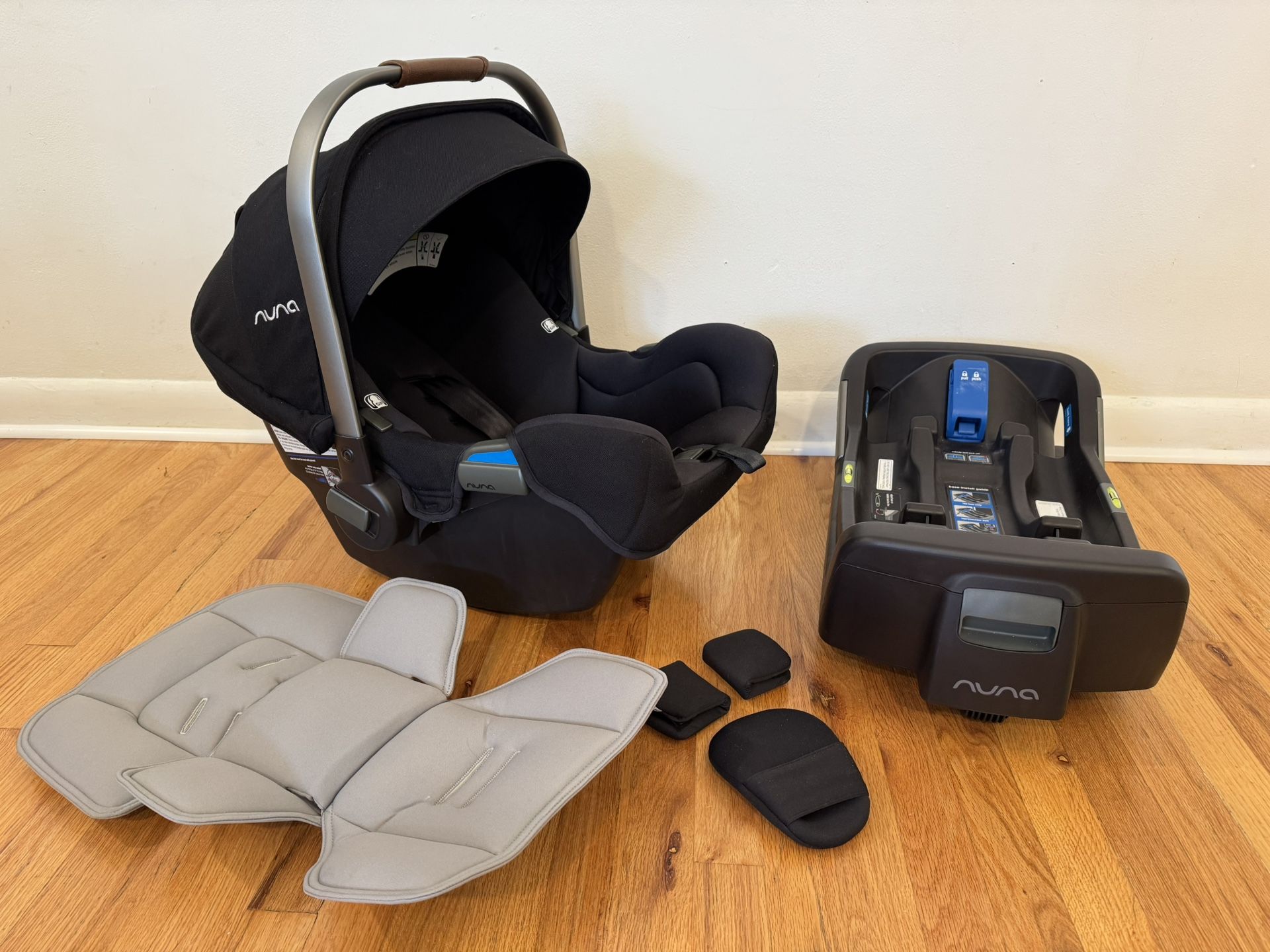 Nuna pipa Infant Car Seat With Base