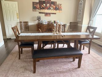 Rooms to Go formal Dinning Set