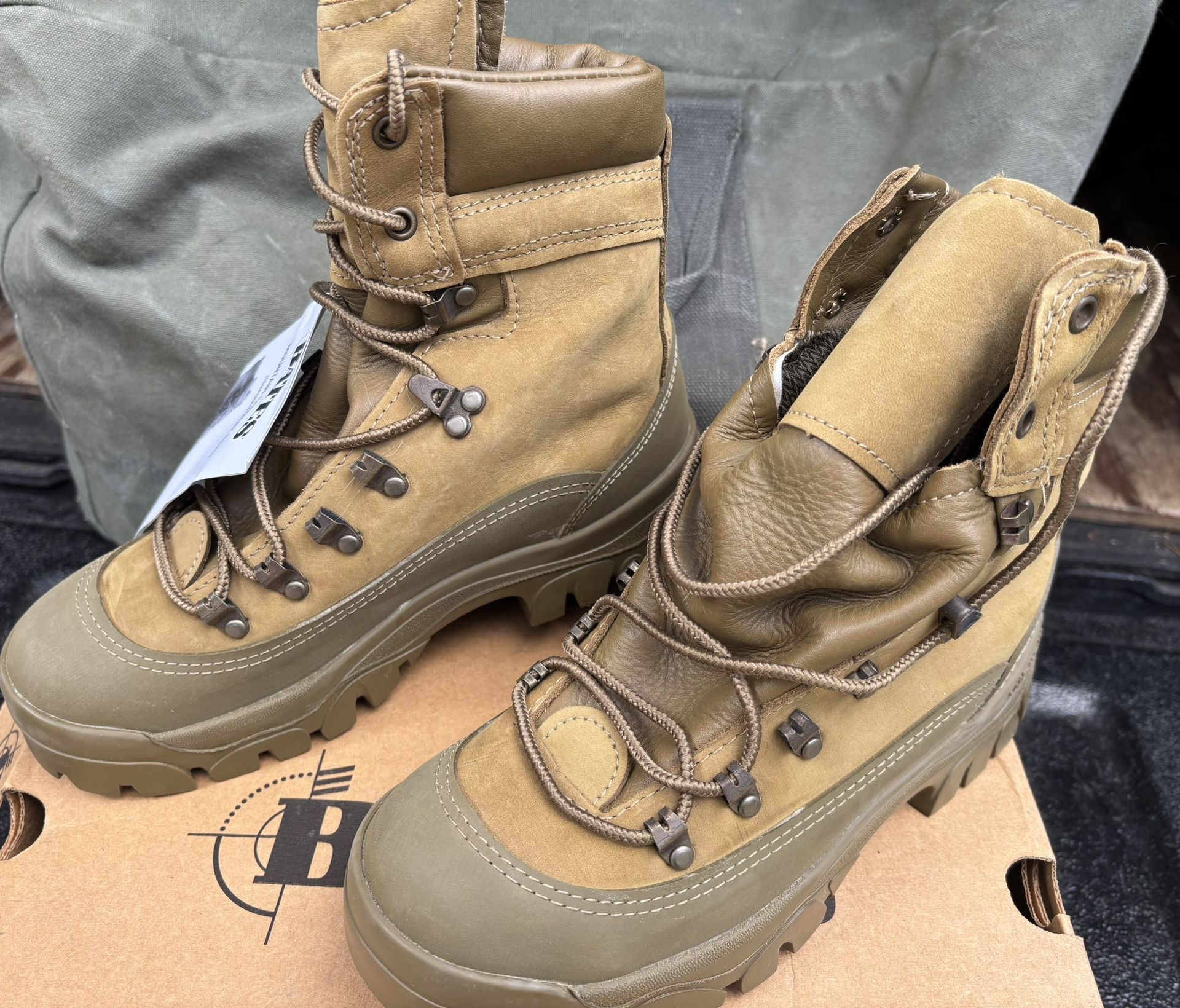 Military Surplus Bates Mountain Hiker Combat Boots, Size 5 W