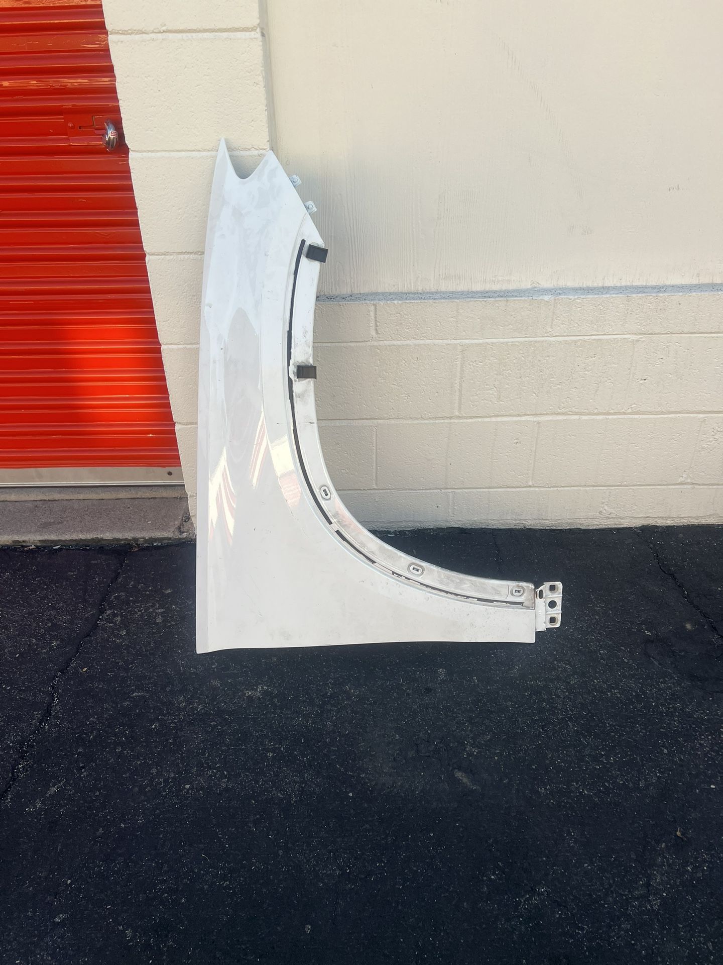 2020-2024 X167 GLS550 MERCEDES BENZ RIGHT SIDE FENDER WHITE COLOR ORIGINAL FACTORY OEM NICE SHAPE