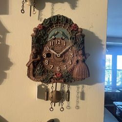 Lots Of Antique Vintage Wall Clocks 