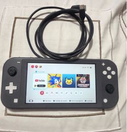 Se vende consola Nintendo Switch MOD.HDH -001con su cargador incluido funciona muy bien por $100
