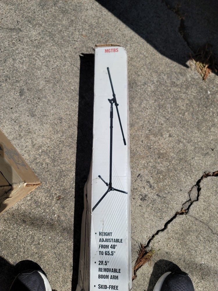 Musician's Gear tripod microphone stand