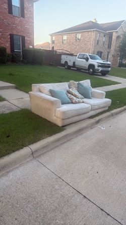 CURB ALERT! Free sofa couch