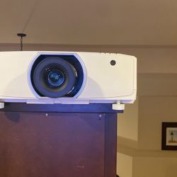 NEC Projector NP-PA653U