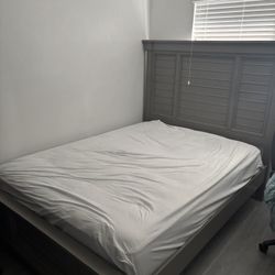 Queen Bed Frame With The Mattress 