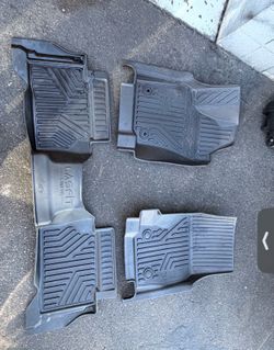Tapetes y storage para Toyota Tacoma 24-26