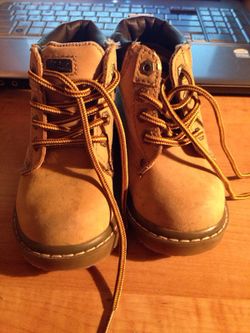 Buster Brown hiking boots size 7