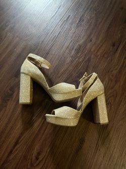 Gold sparkling heels size 7.5