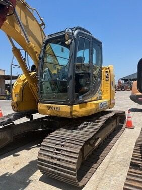 EXCAVATOR – 50,000–59,999 LB REDUCED TAIL SWING | 2019 KOBELCO SK230SR-5