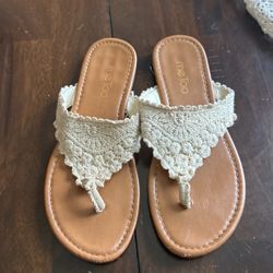 Pre Owned  Me Too , Tula Flat Sandals , Color: Cream ,size 7 