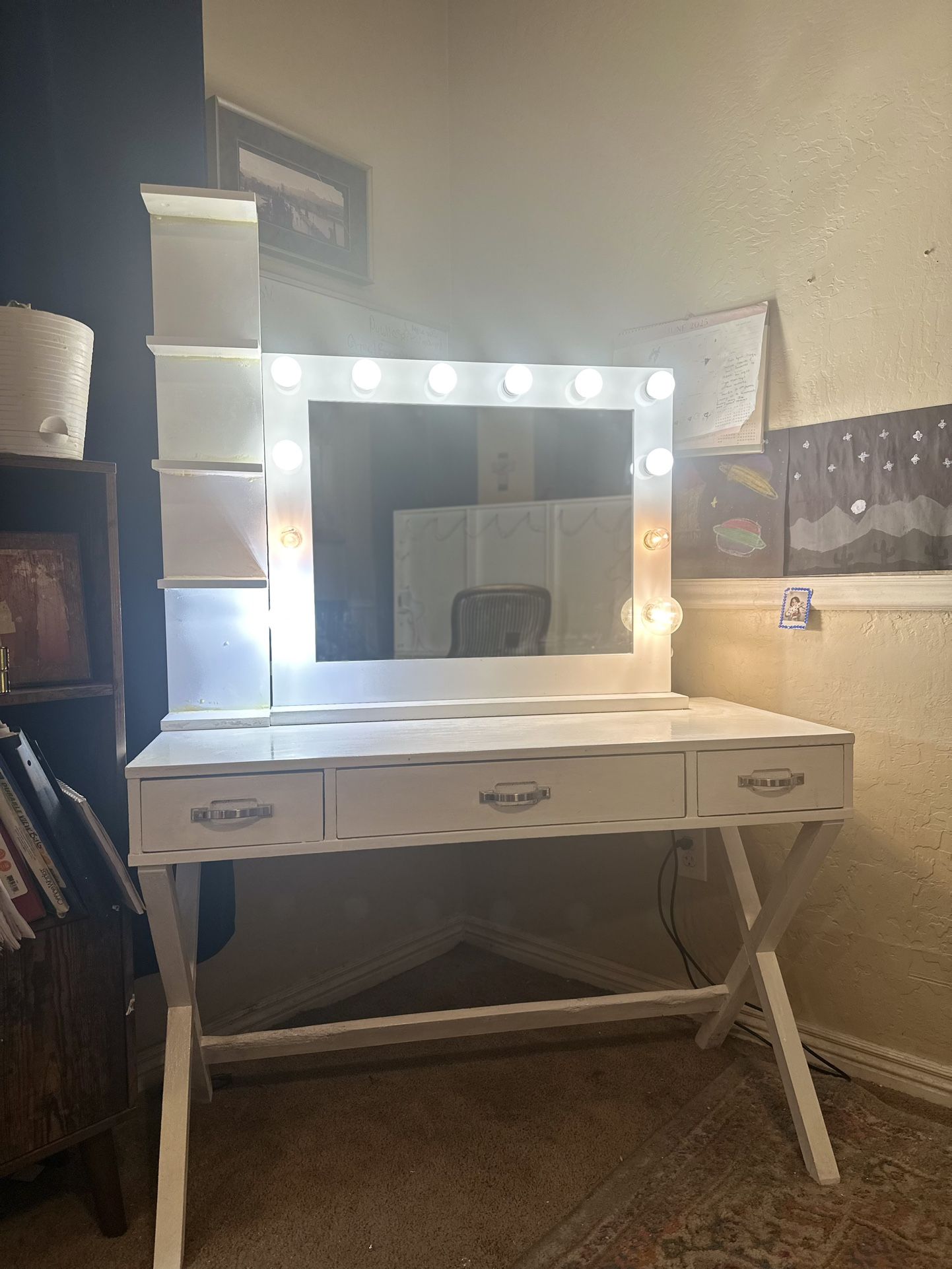 Solid Wood Vanity With Three Drawers And Dimming Mirror