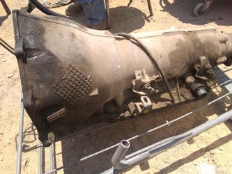Una trasmisión automática para una troca Chevrolet 1993. 4 l 80