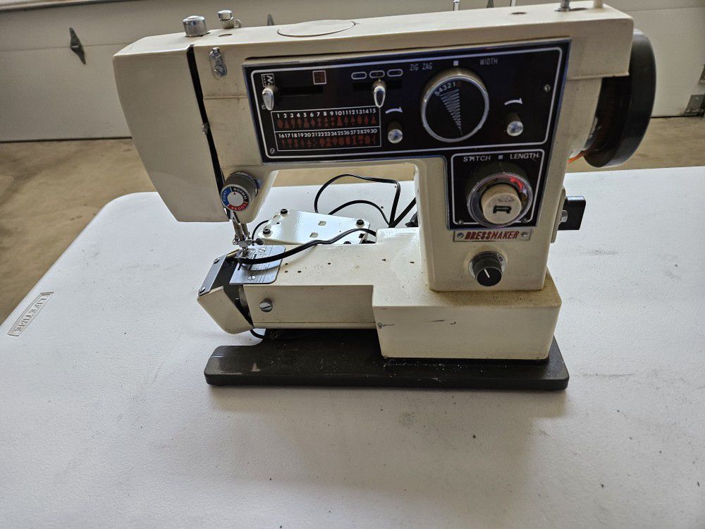 Zig Zag Dressmaker Sewing Machine